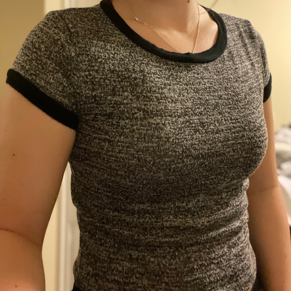 Cropped grey and black outline tshirt